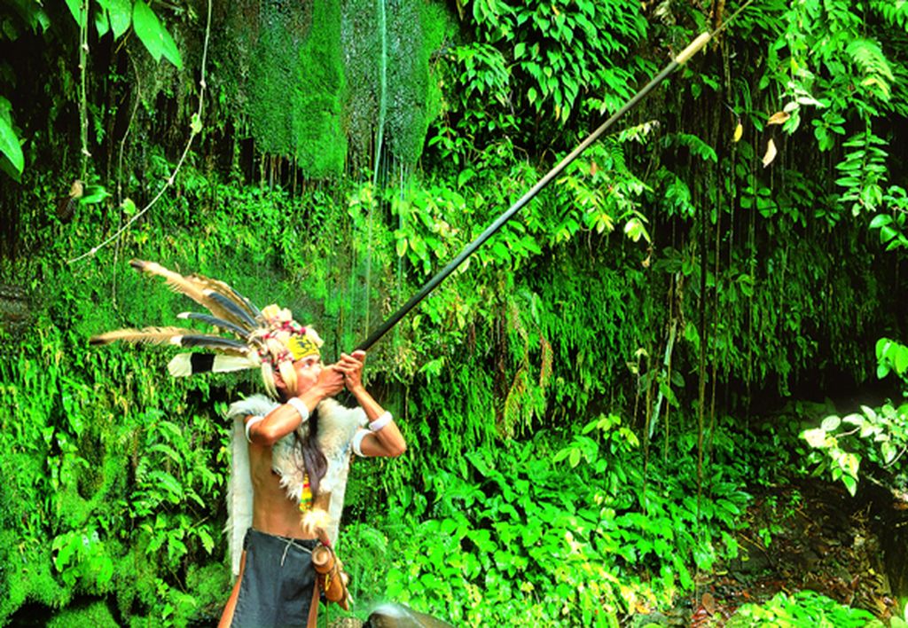 Rubrica di viaggio - Malesia - cacciatore con cerbottana